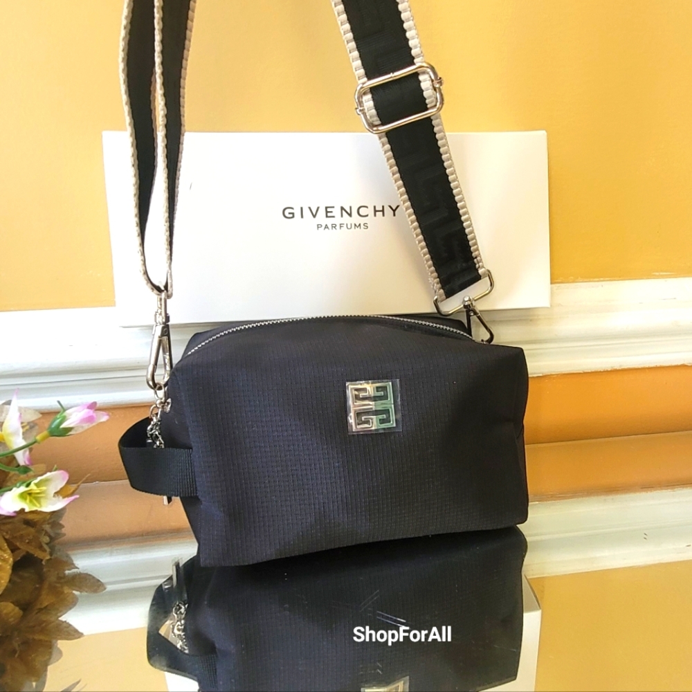 Givenchy - Picture 4 of 16